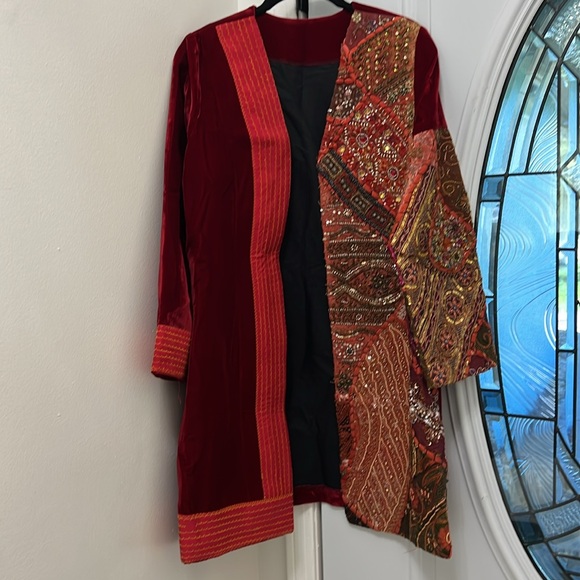 Embroidered velvet coat, women size medium mad in overseas - Picture 7 of 9